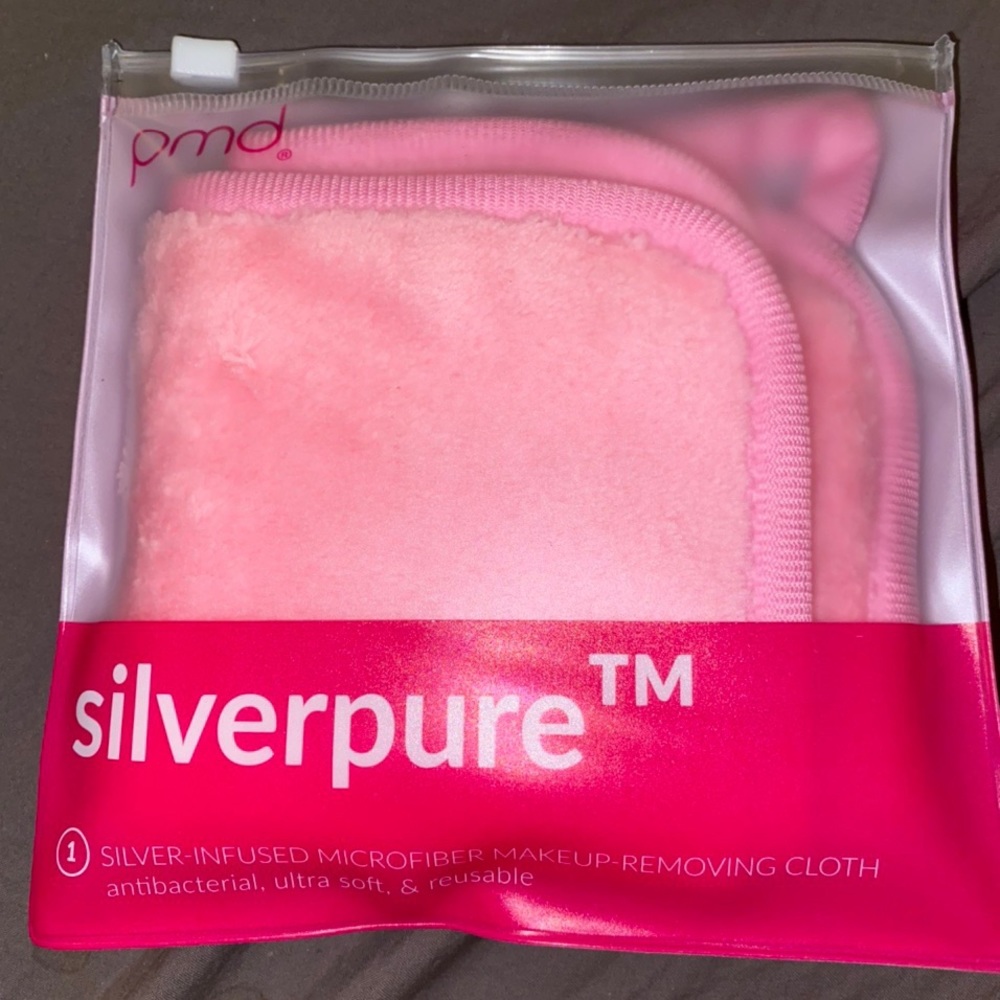 Silver infused microfibre makeup removing cloth
